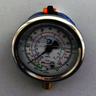 Manómetro de baja presión de Ø 68 mm con glicerina MPG-250/2 para R-134a,R-404A y R-507A. Conexión 1/8" NPT inferior vertical